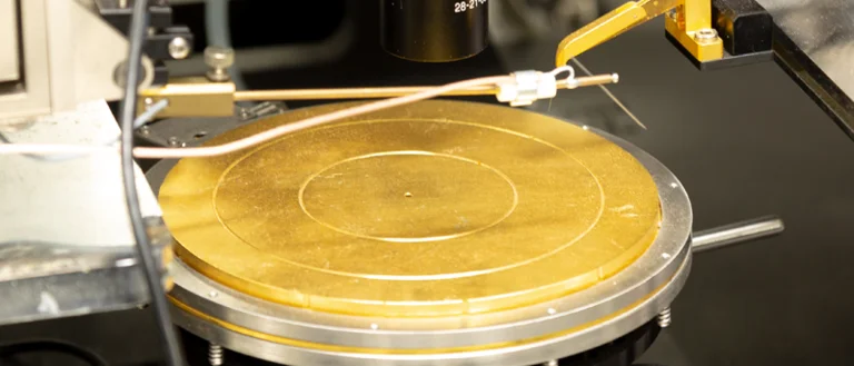 High-frequency probe station