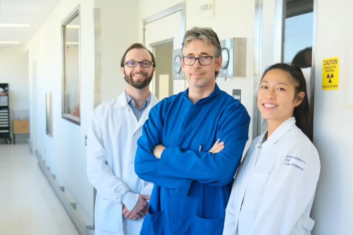 JCCC molecular screening shared resource team in lab