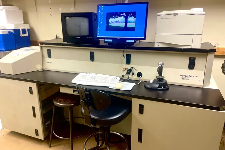 Applied Biosystems Voyager-DE STR MALDI-TOF