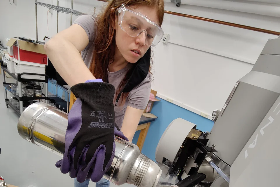 Nina Harpell using nitrogen in lab