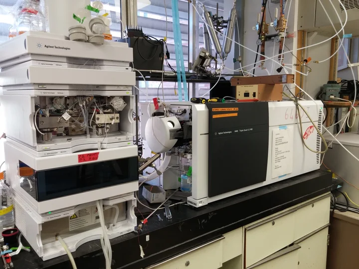 Agilent 1290 Infinity LC connected to a 6460 Triple Quad MS