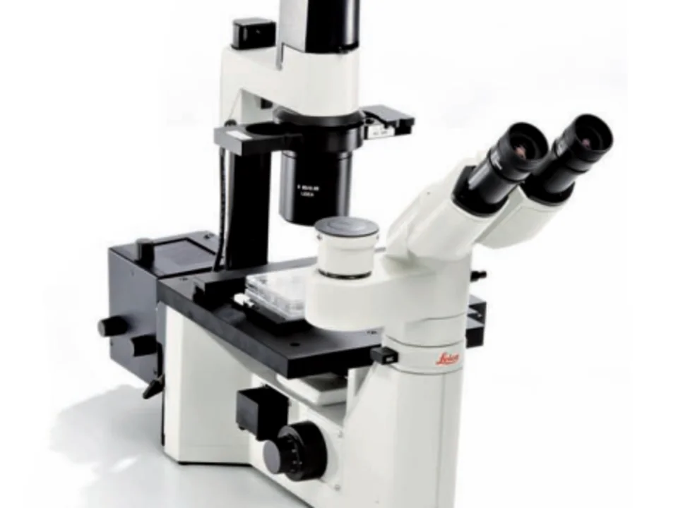 Leica DM IL Inverted Microscope with Fluorescence and SPOT Camera System