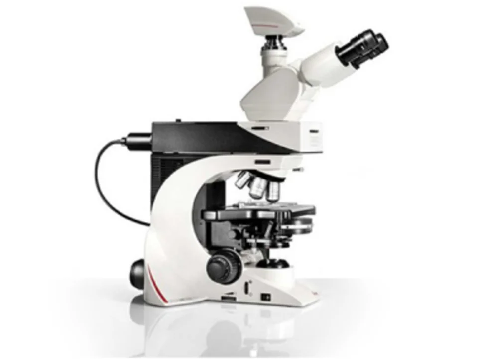 Leica DM2500 Microscope