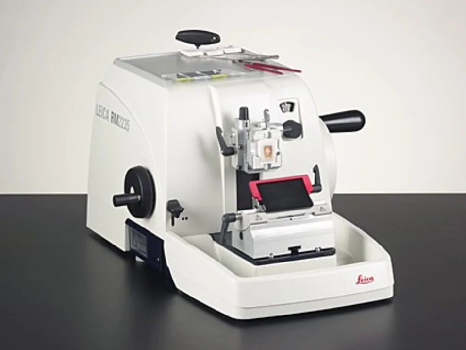 Leica RM2235 Rotary Microtome