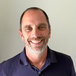 Headshot of Steven Bensinger, PhD